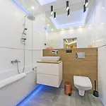 Break By Apartmore شقة *